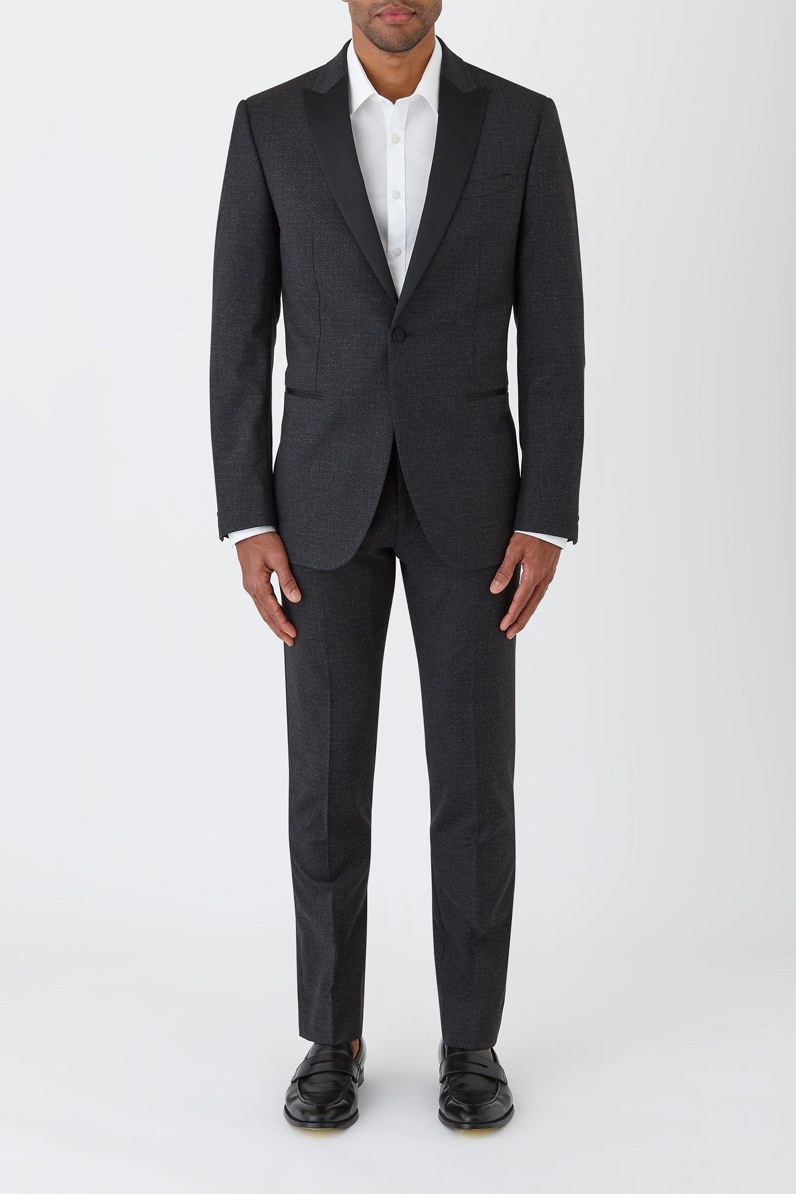 FUS537_JUWAN-DINNER-JACKET_PUES0037C1_CHR_5_q2jwh4_1722366778