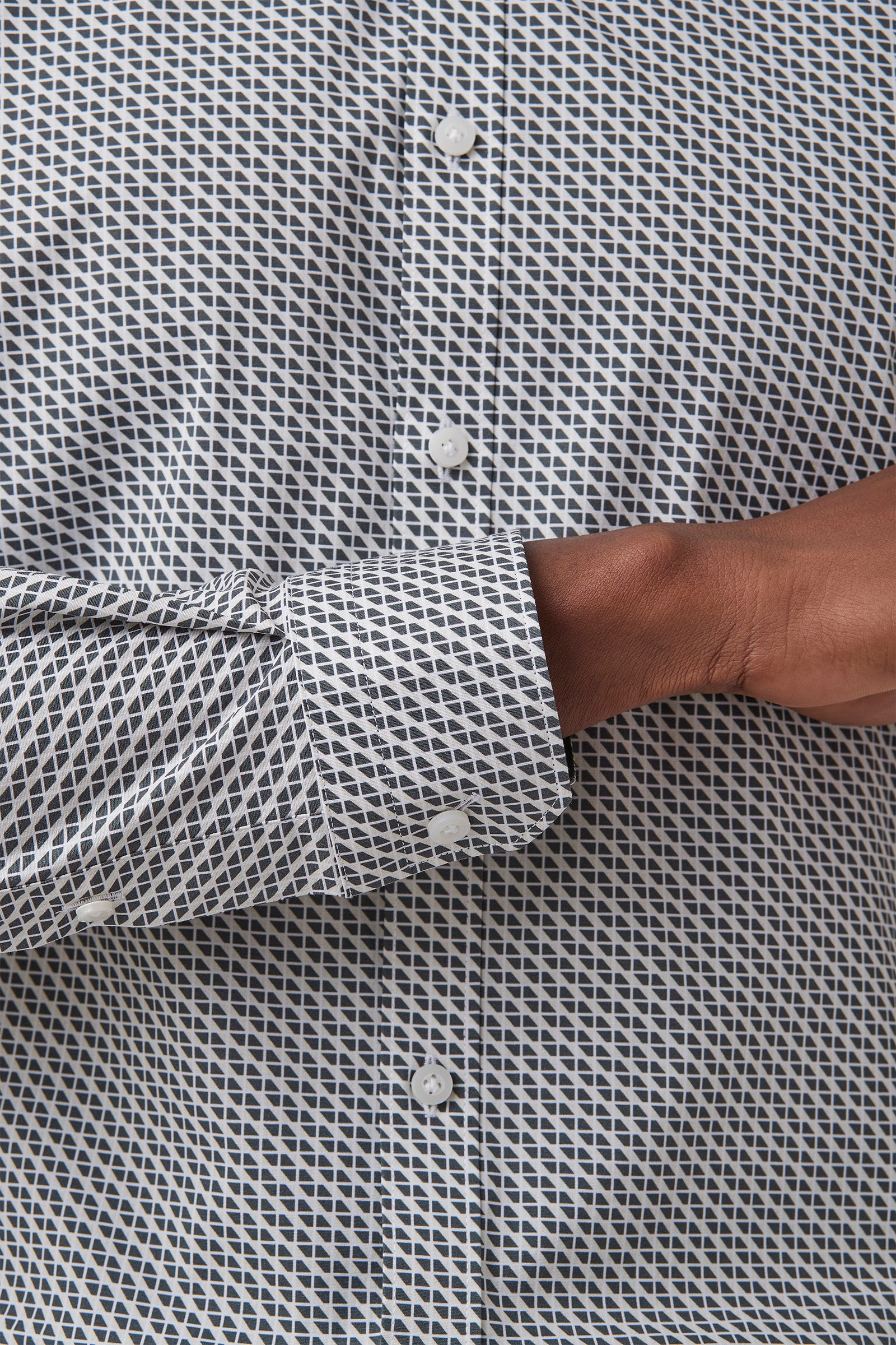 FGW662_REDOX-SHIRT_PGHW000662_MOS_4_h3kcl3_1761154796