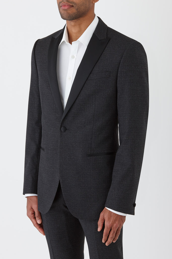 FUS537_JUWAN-DINNER-JACKET_PUES0037C1_CHR_2_sn6fjs_1722366774